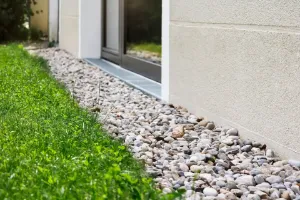 Alarma perimetral exterior: cómo proteger patio, fondo y accesos
